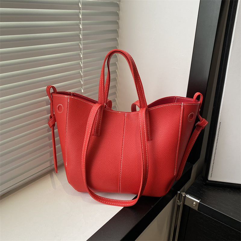 Kompakte Chic-Tote aus Kunstleder – stilvoll & alltagstauglich