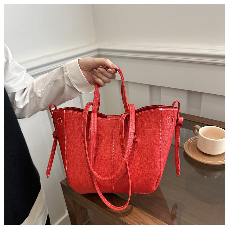 Kompakte Chic-Tote aus Kunstleder – stilvoll & alltagstauglich