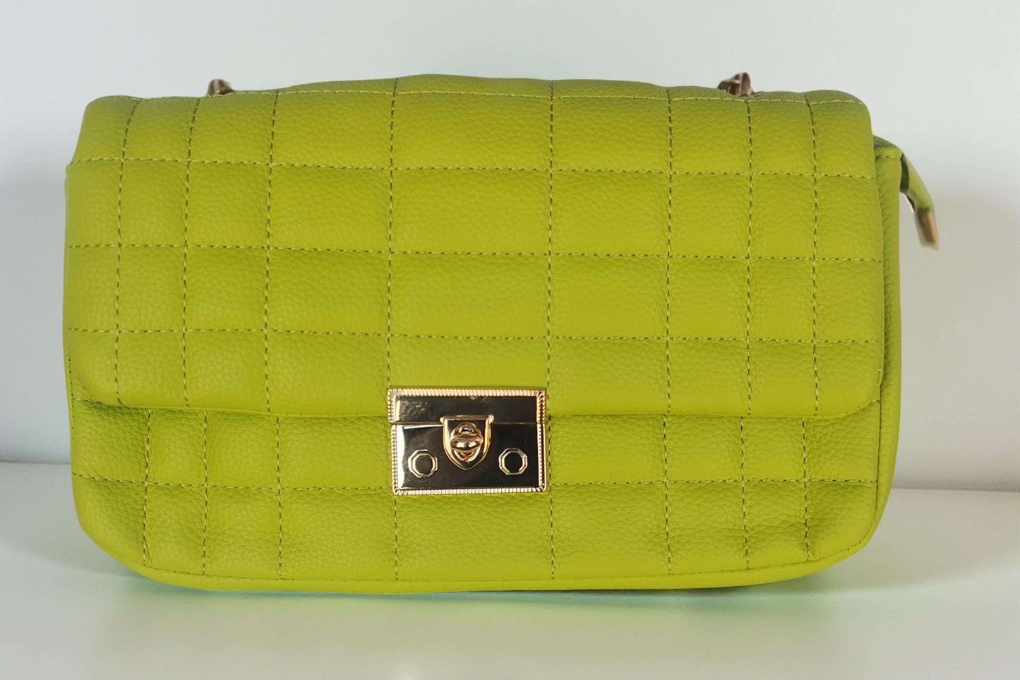 Elegante Umhängetasche mit Kettenverschluss