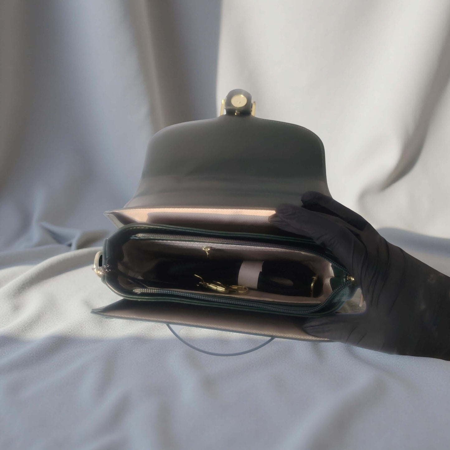 Elegante Umhängetasche mit goldener Schnalle – in Grün, Blau, Bordeaux, Cognac & Beige