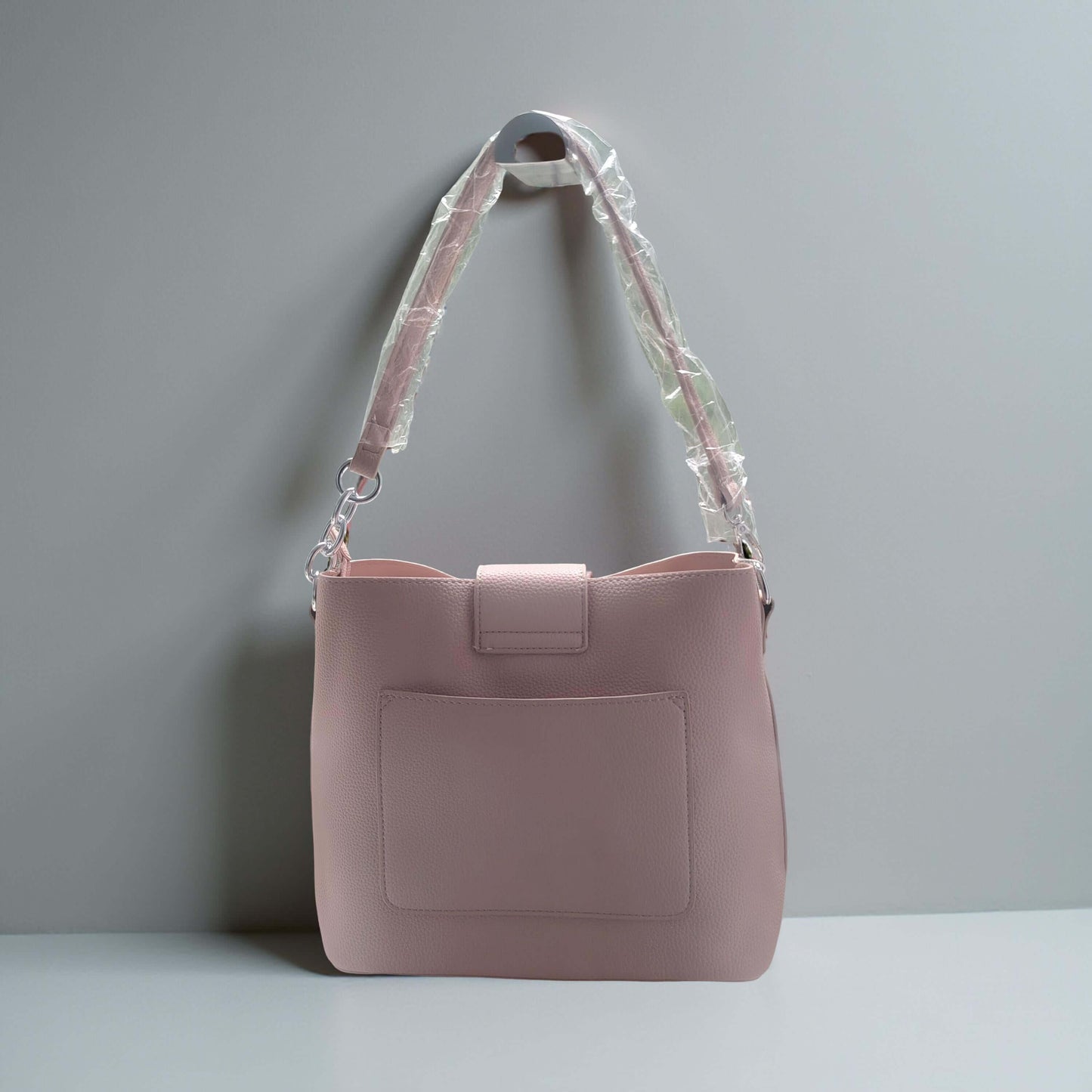 Schlichte Schultertasche mit breitem Trageriemen-in Babyblau, Weiß, Cognac, Rosé, Schwarz & Beige