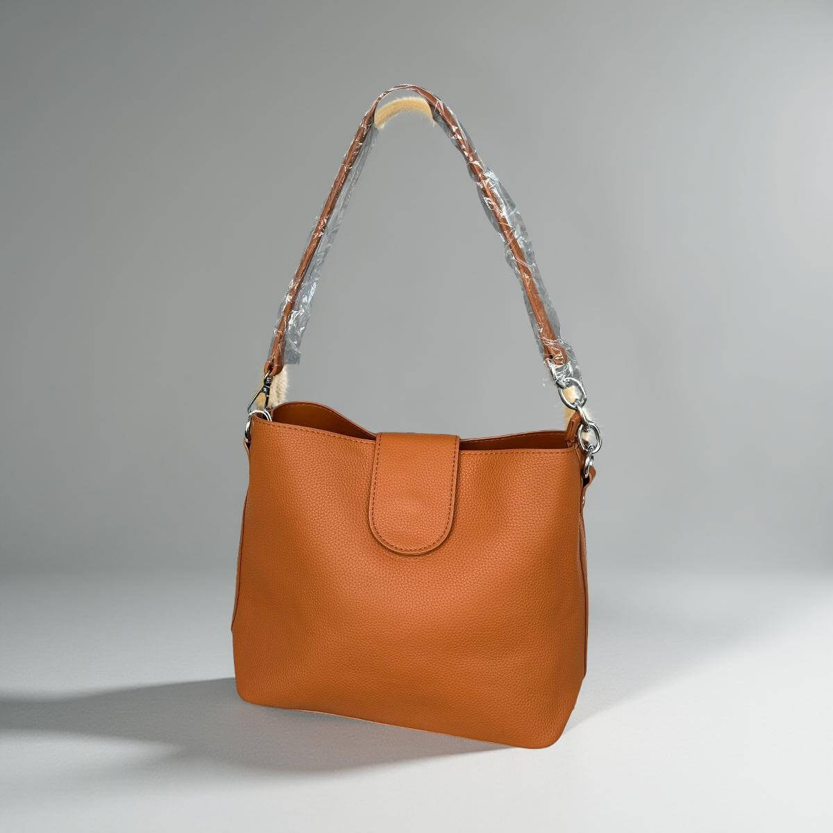 Schlichte Schultertasche mit breitem Trageriemen-in Babyblau, Weiß, Cognac, Rosé, Schwarz & Beige