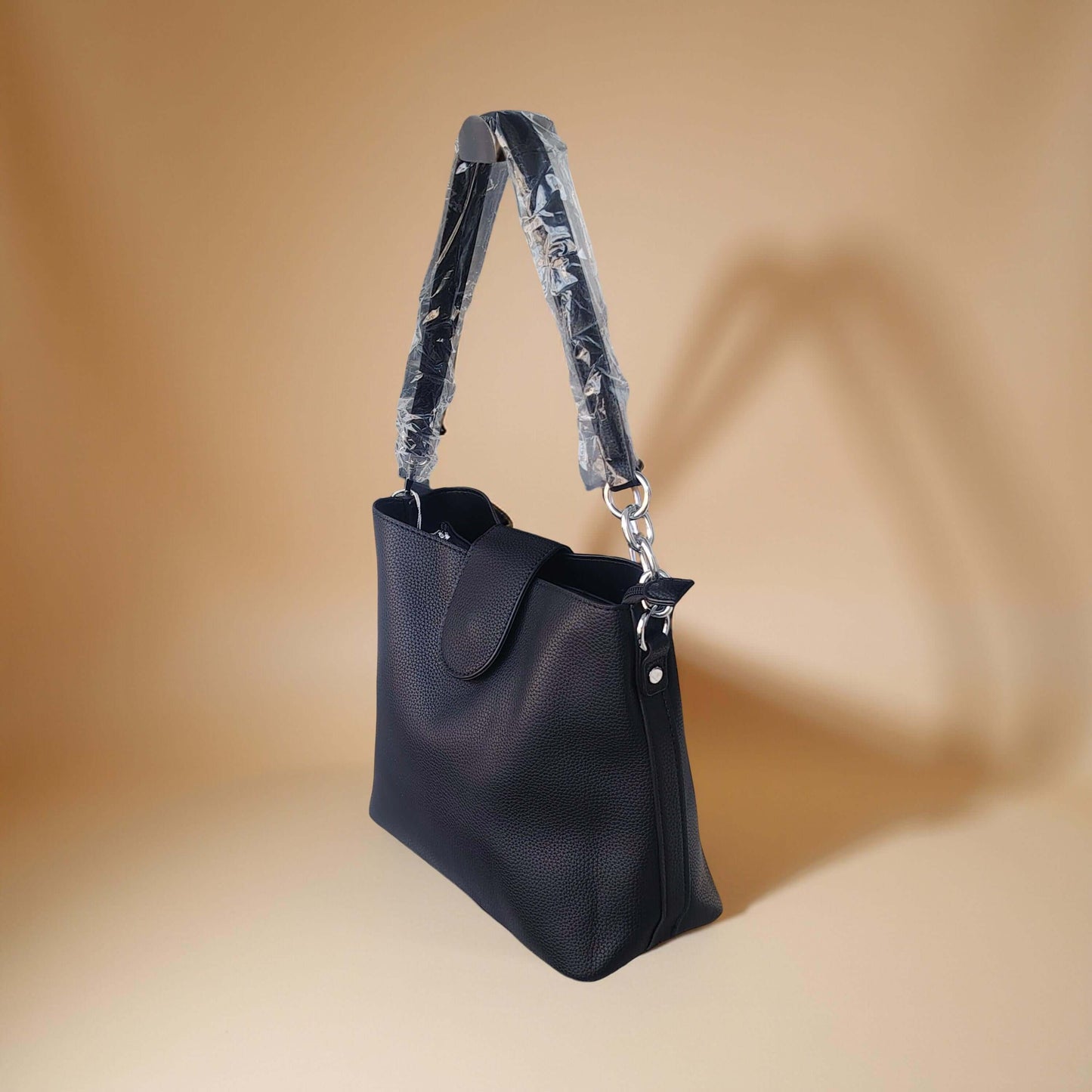 Schlichte Schultertasche mit breitem Trageriemen-in Babyblau, Weiß, Cognac, Rosé, Schwarz & Beige