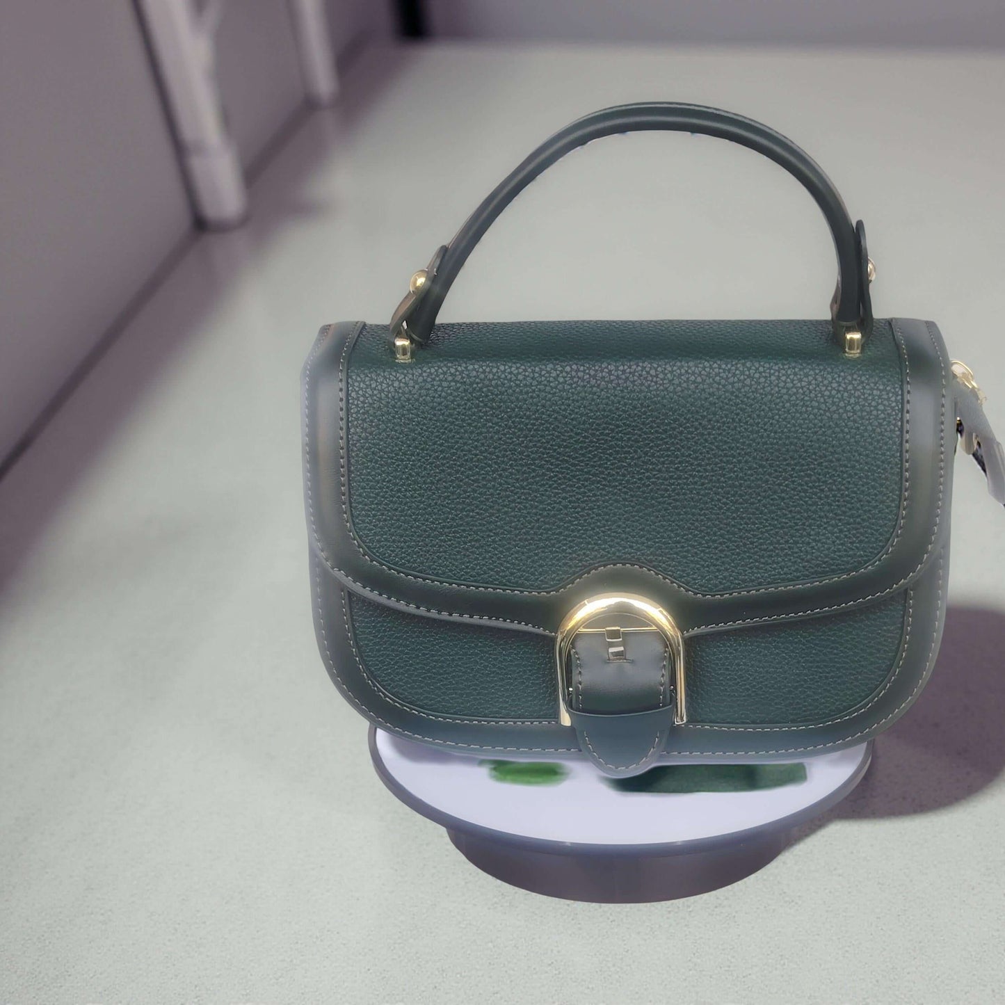 Elegante Umhängetasche mit goldener Schnalle – in Grün, Blau, Bordeaux, Cognac & Beige