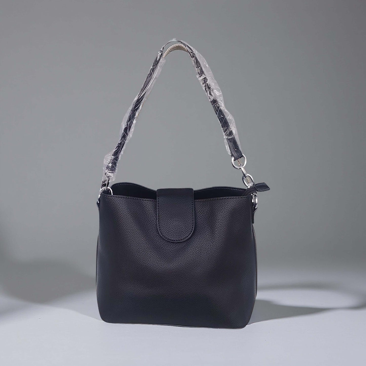 Schlichte Schultertasche mit breitem Trageriemen-in Babyblau, Weiß, Cognac, Rosé, Schwarz & Beige